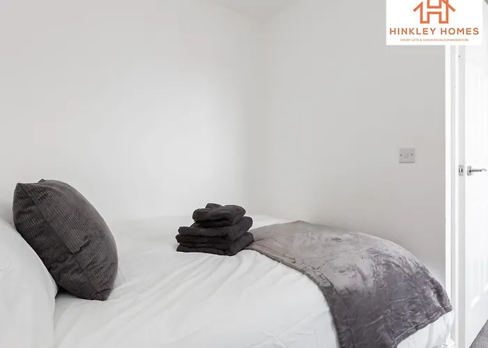 Newbuild 4Bed - City Centre - Free Secure Parking! By Hinkley Homes Short Lets & Serviced Accommodation