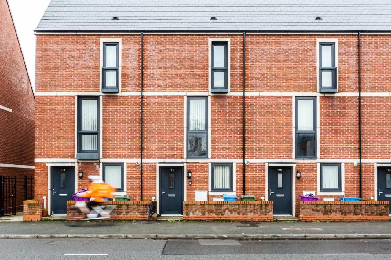 Hinkley Homes: Newbuild 4-bed Centre With Secure Parking Apartment